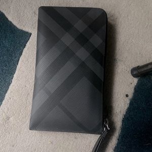 Burberry unisex zipper billfold